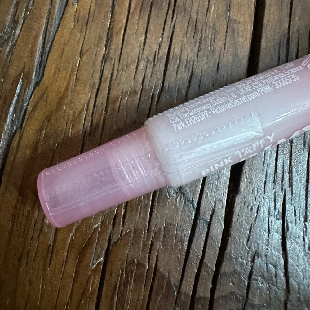 PINK Victoria’s Secret Gummy Lip Gloss in Pink Taffy 9.6g/0.34oz